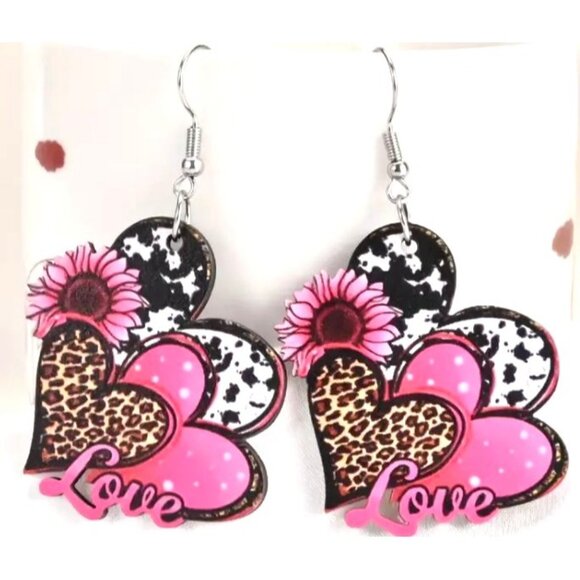 Heart-Shaped‎ Dangle Earrings With Pink Leopard & Cow Prints - Picture 2 of 3